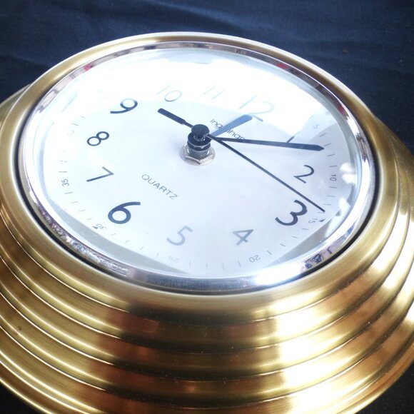 DEC1 - Battery Operated CLOCK Gold Tone Clock Kitchen Bathroom Bedroom Hall - Picture 2 of 3